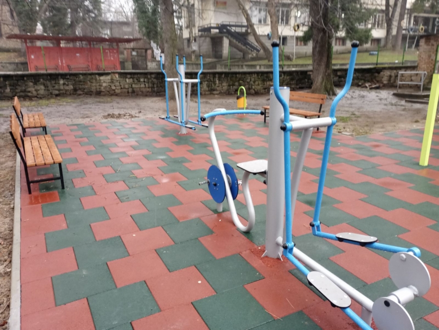 Обект община Севлиево, детска спортна площадка и зона за отдих с беседка 64