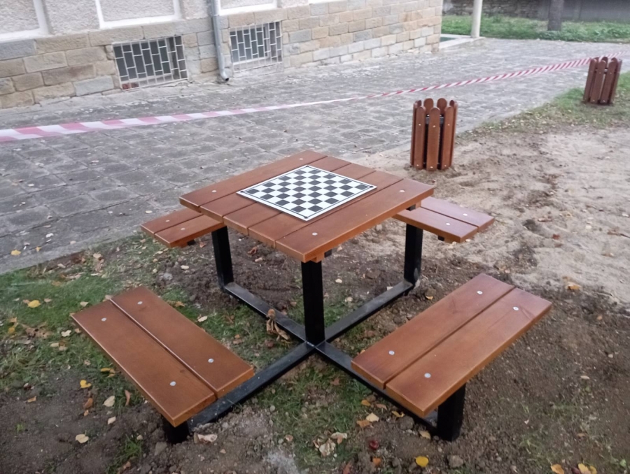 Паркова мебел